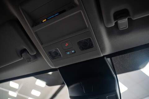 Ford Transit Custom LV-RF PV Limited 320 L2 3 Seater 2.5L PHEV - U307