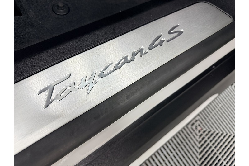 Porsche Taycan Performance Plus 4S - U309