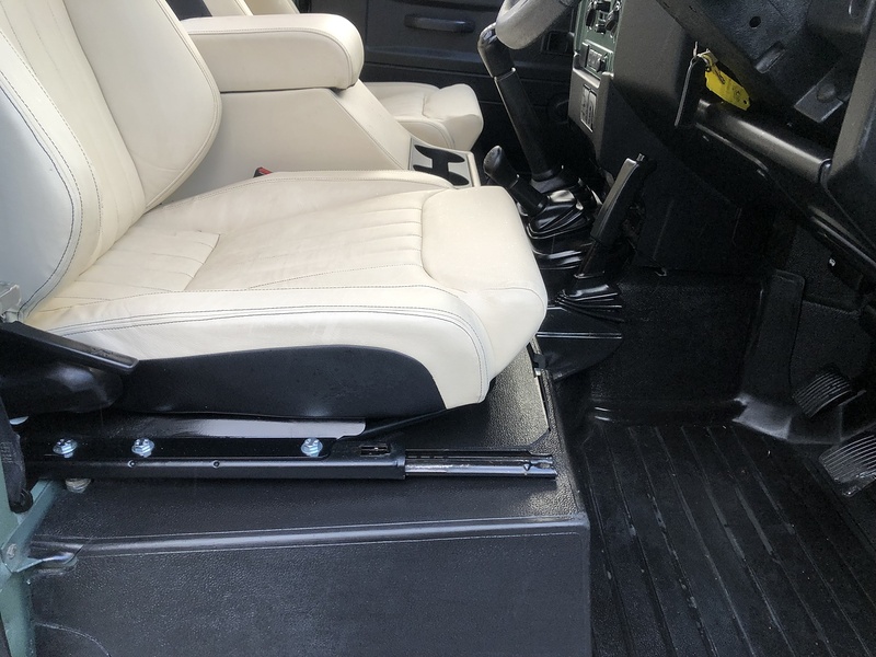 Land Rover Defender 90 TDCi - U1269