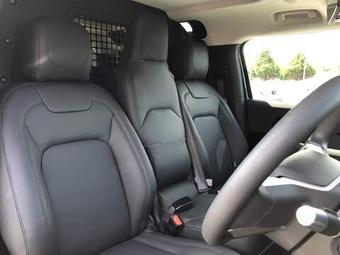 Land Rover Defender 90 D200 MHEV - U1552