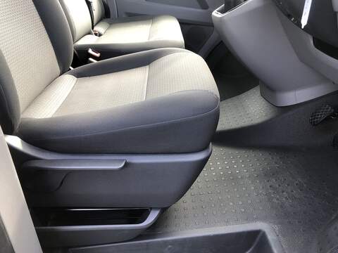 Volkswagen Transporter TDI T28 Highline - U1571