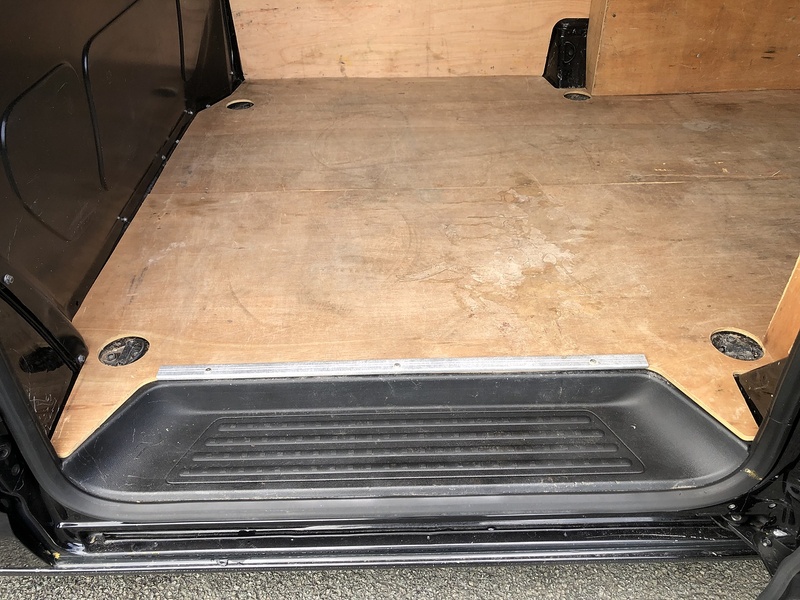 Volkswagen Transporter TDI T28 Highline - U1571