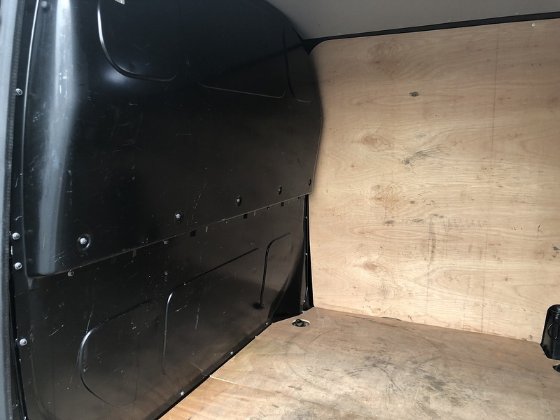 Volkswagen Transporter TDI T28 Highline - U1572