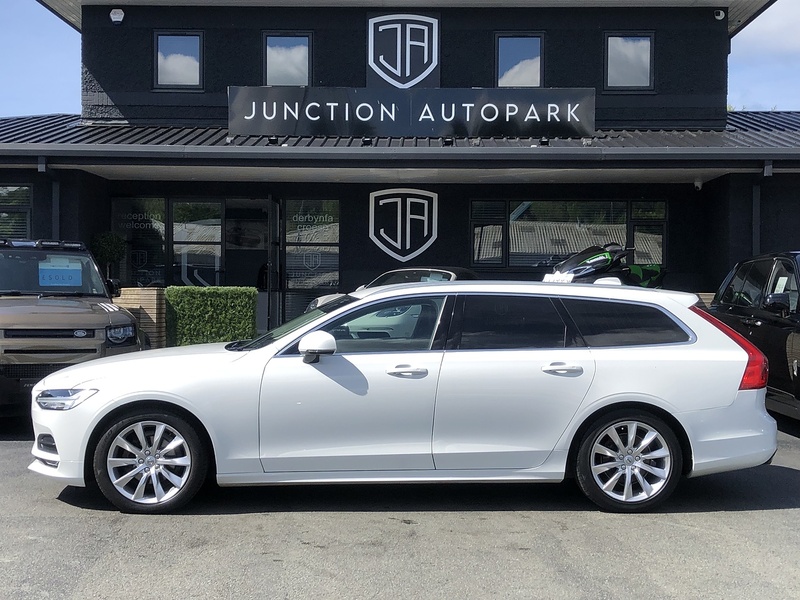 Volvo V90 T4 Momentum Plus - U1603