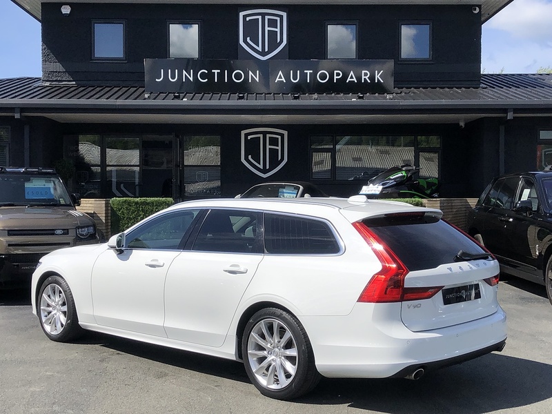Volvo V90 T4 Momentum Plus - U1603