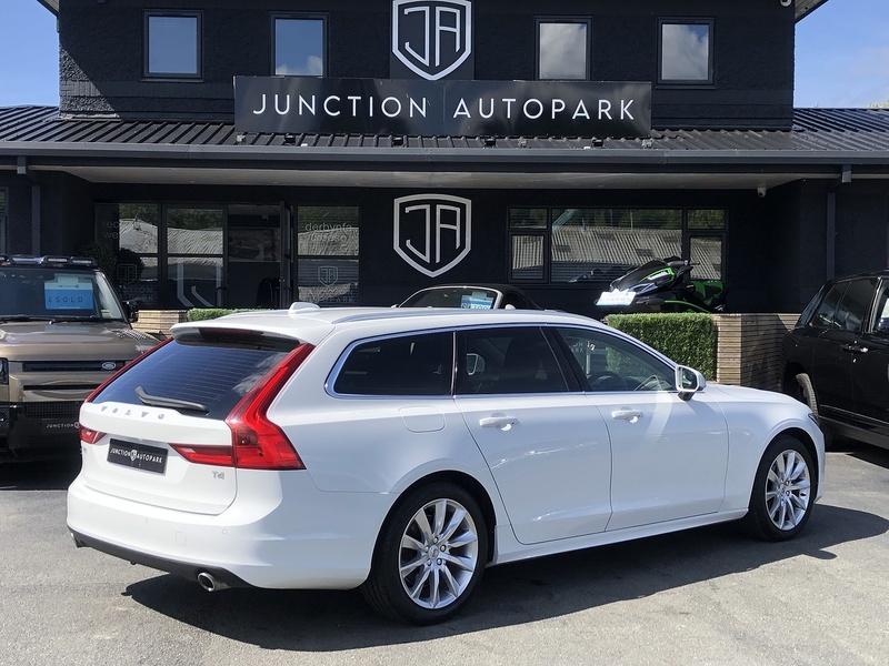 Volvo V90 T4 Momentum Plus - U1603