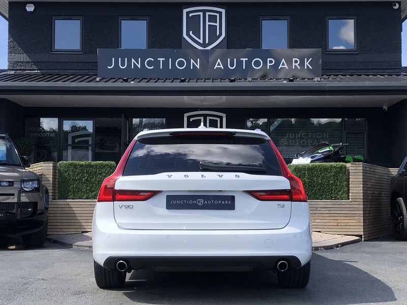 Volvo V90 T4 Momentum Plus - U1603