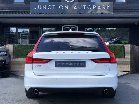 Volvo V90 T4 Momentum Plus - U1603