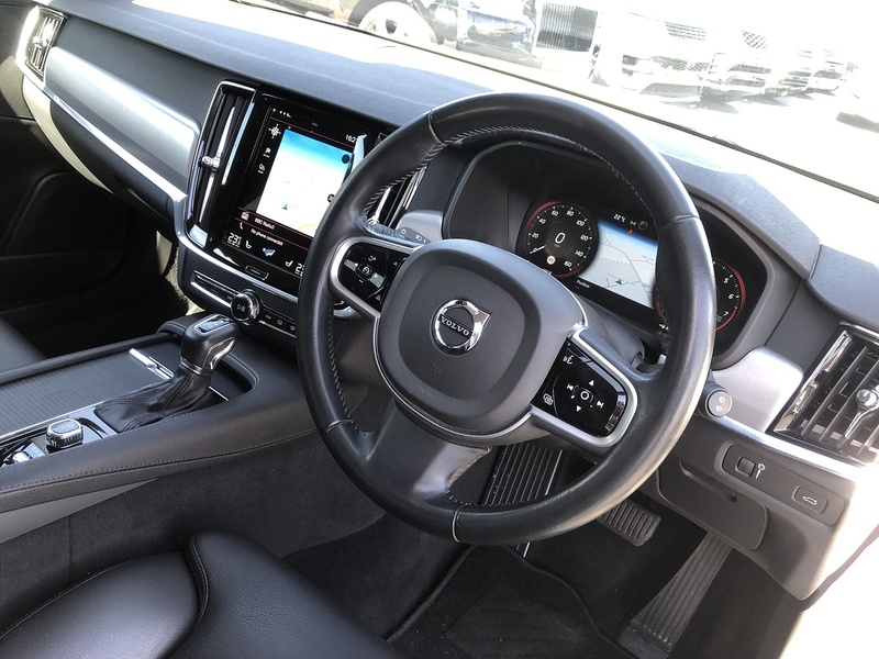 Volvo V90 T4 Momentum Plus - U1603