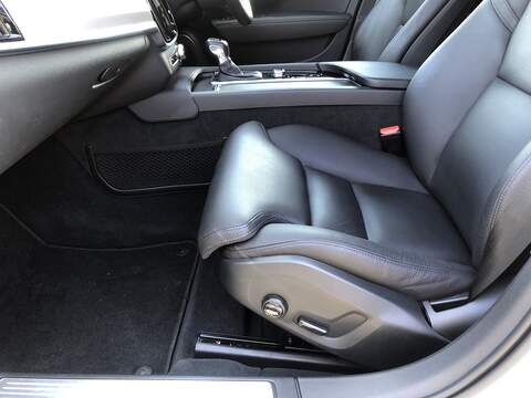 Volvo V90 T4 Momentum Plus - U1603