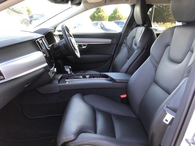 Volvo V90 T4 Momentum Plus - U1603