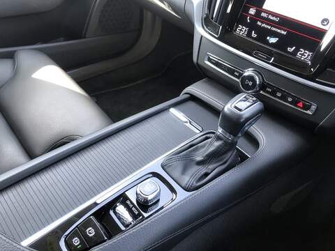 Volvo V90 T4 Momentum Plus - U1603