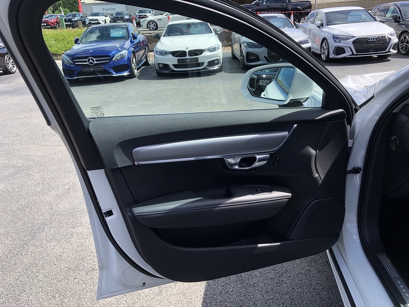 Volvo V90 T4 Momentum Plus - U1603