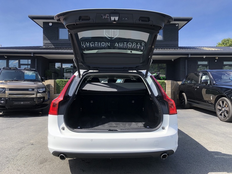 Volvo V90 T4 Momentum Plus - U1603