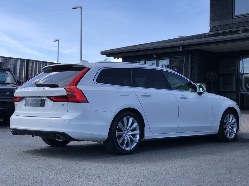 Volvo V90 T4 Momentum Plus - U1603