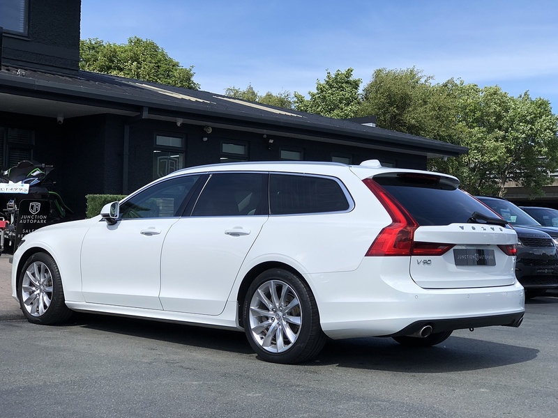 Volvo V90 T4 Momentum Plus - U1603