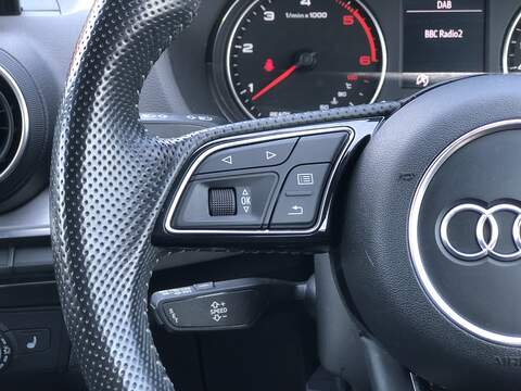 Audi Q2 TDI S line - U1610