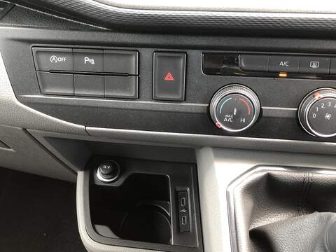 Volkswagen Transporter TDI T28 Highline - U1654