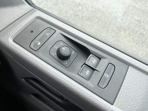 Volkswagen Transporter TDI T28 Highline - U1654