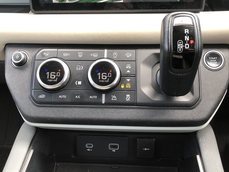 Land Rover Defender 110 D250 MHEV S - U1655