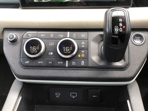 Land Rover Defender 110 D250 MHEV S - U1655