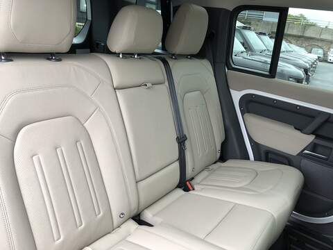 Land Rover Defender 110 D250 MHEV S - U1655