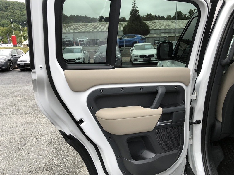 Land Rover Defender 110 D250 MHEV S - U1655