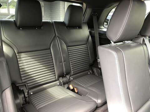 Land Rover Discovery D300 MHEV R-Dynamic HSE - U1660