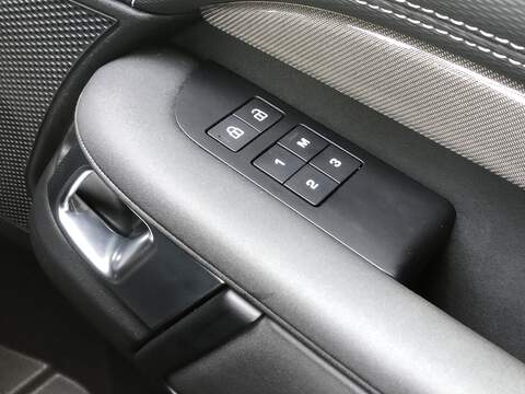 Land Rover Discovery D300 MHEV R-Dynamic HSE - U1660