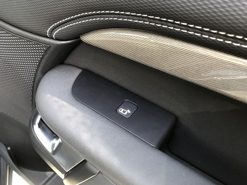 Land Rover Discovery D300 MHEV R-Dynamic HSE - U1660