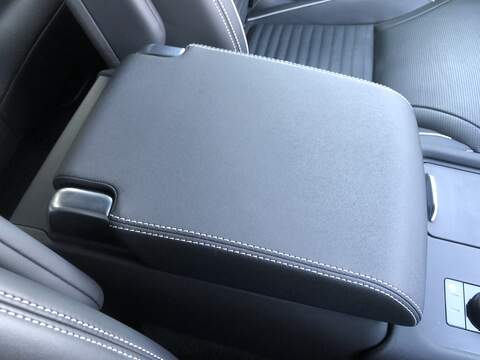 Land Rover Discovery D300 MHEV R-Dynamic HSE - U1660