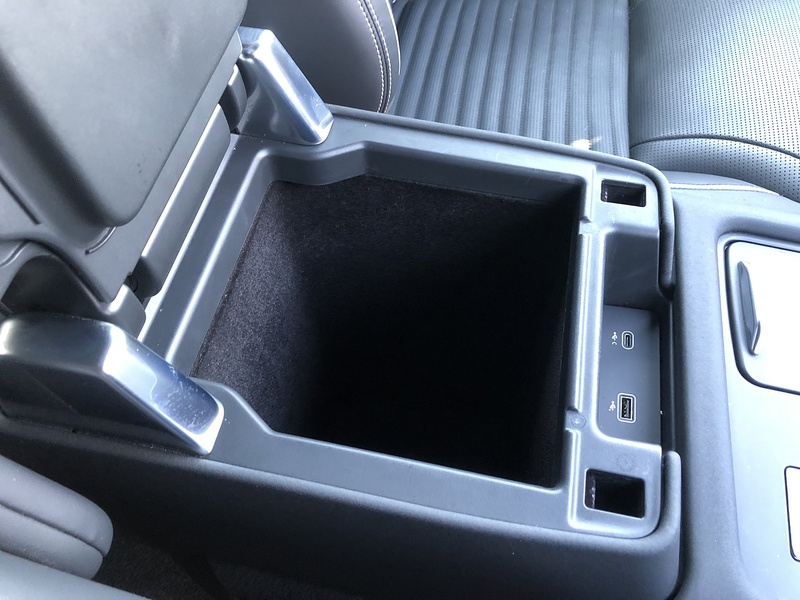 Land Rover Discovery D300 MHEV R-Dynamic HSE - U1660