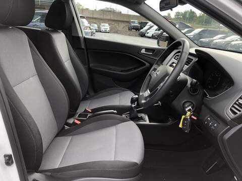 Hyundai i20 Play - U1682