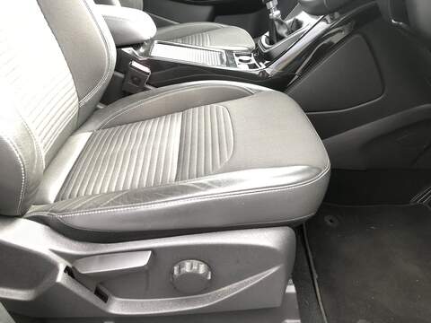 Ford Kuga TDCi EcoBlue Titanium Edition - U1718