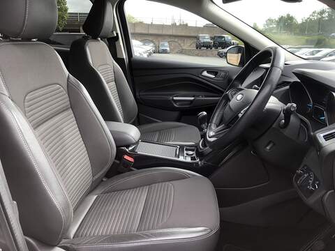 Ford Kuga TDCi EcoBlue Titanium Edition - U1718