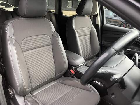 Ford Kuga TDCi EcoBlue Titanium Edition - U1718