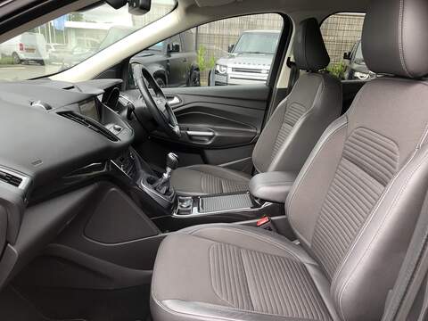 Ford Kuga TDCi EcoBlue Titanium Edition - U1718