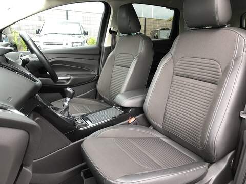 Ford Kuga TDCi EcoBlue Titanium Edition - U1718