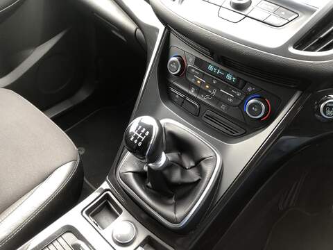 Ford Kuga TDCi EcoBlue Titanium Edition - U1718