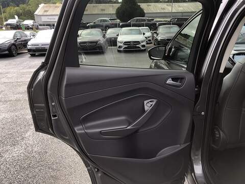 Ford Kuga TDCi EcoBlue Titanium Edition - U1718