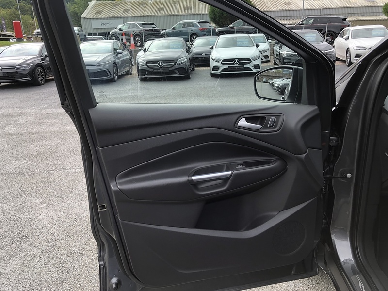 Ford Kuga TDCi EcoBlue Titanium Edition - U1718