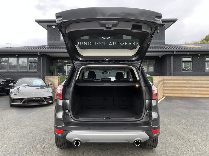 Ford Kuga TDCi EcoBlue Titanium Edition - U1718