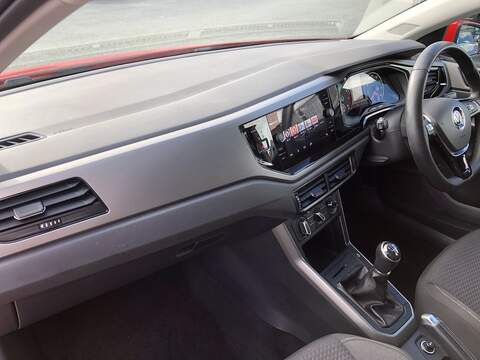 Volkswagen Polo TSI SE - U1739