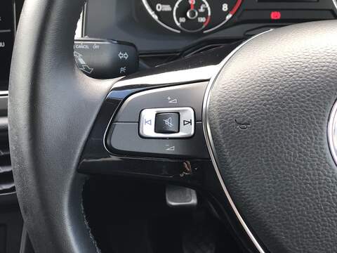 Volkswagen Polo TSI SE - U1739