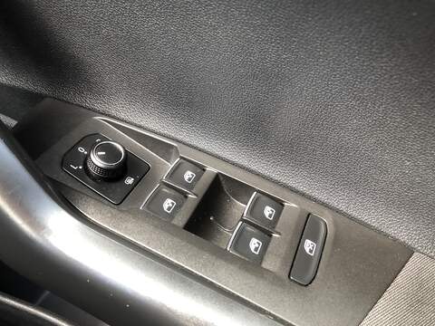 Volkswagen Polo TSI SE - U1739