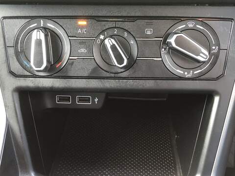 Volkswagen Polo TSI SE - U1739