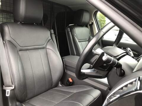 Land Rover Discovery SD V6 SE - U1755