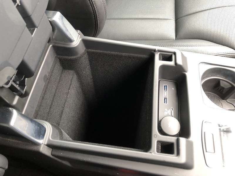 Land Rover Discovery SD V6 SE - U1755