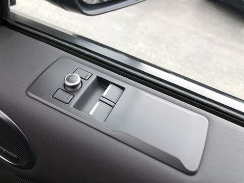 Land Rover Discovery SD V6 SE - U1755