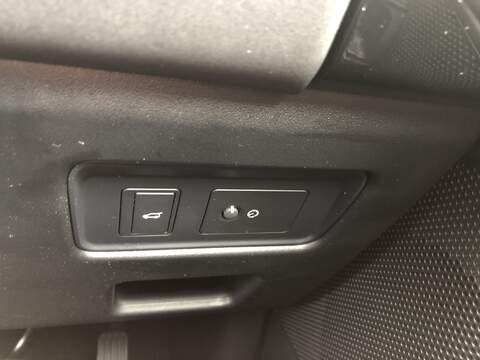 Land Rover Discovery SD V6 SE - U1755